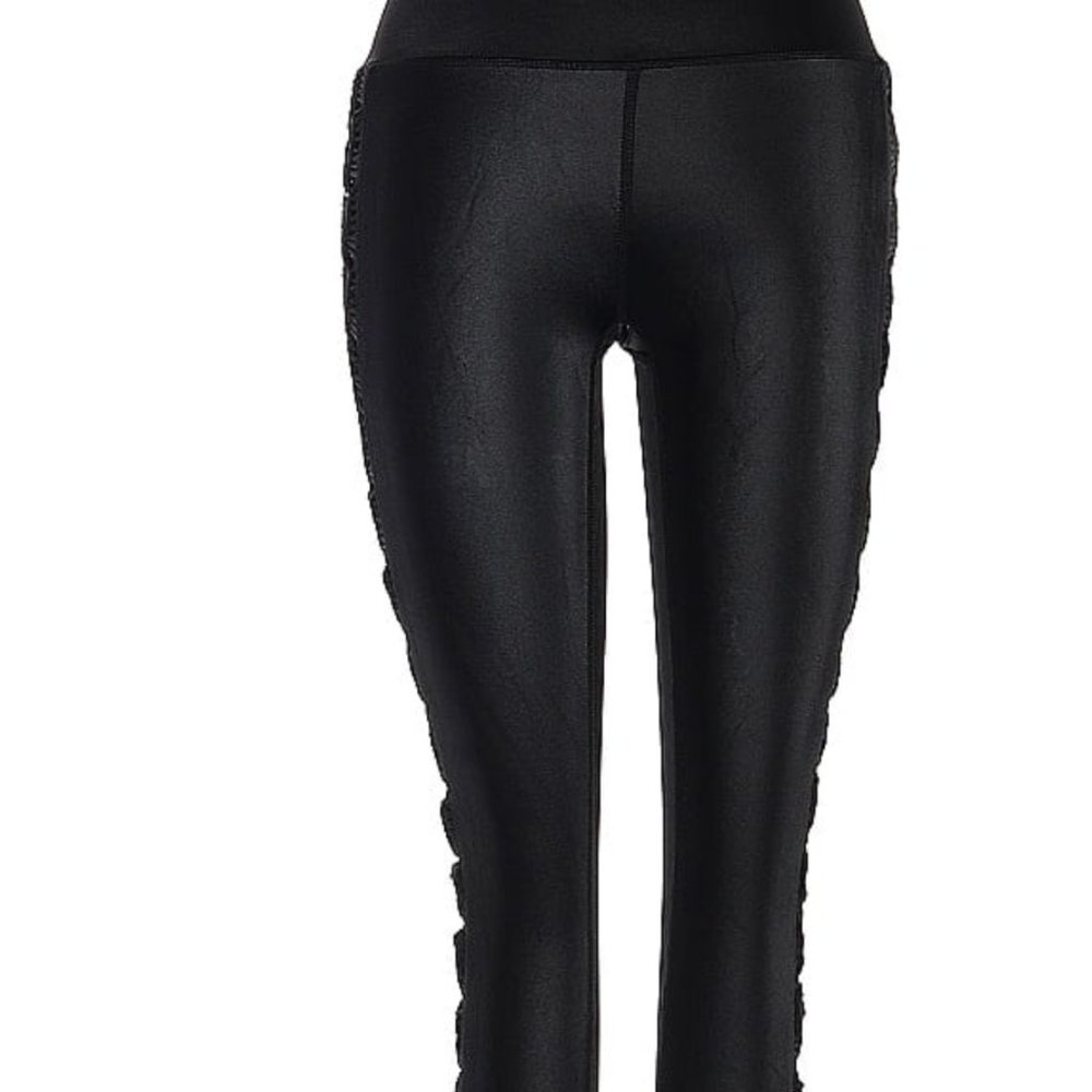 NWOT Style Reform Side Ruched Crotchet Leggins